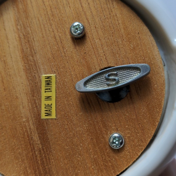 Porcelain Owl Musical Figurine - Picture 3 of 6